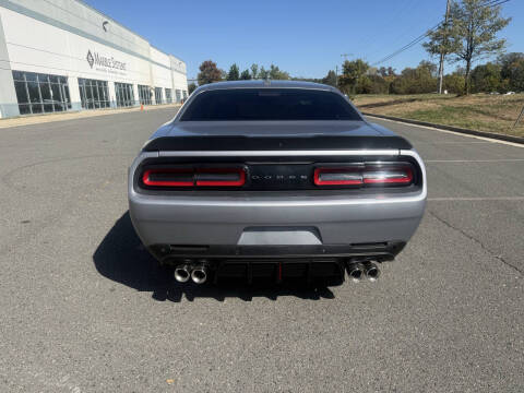 2016 Dodge Challenger SXT Plus