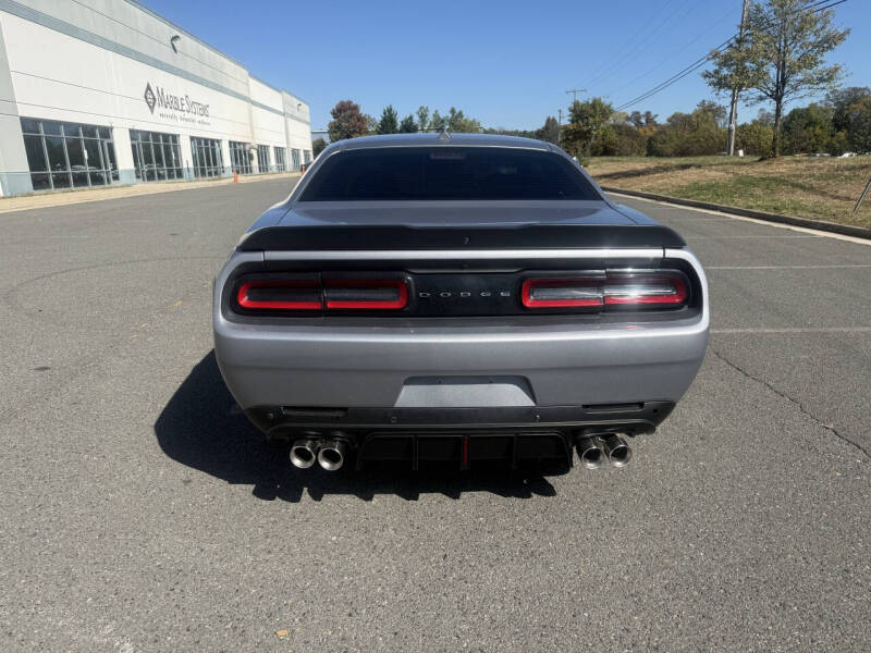 2016 Dodge Challenger SXT Plus
