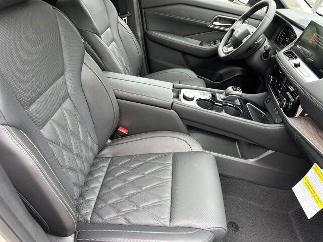 2026 Nissan Rogue Platinum - Photo 14