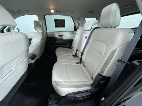 2022 Nissan Pathfinder SL