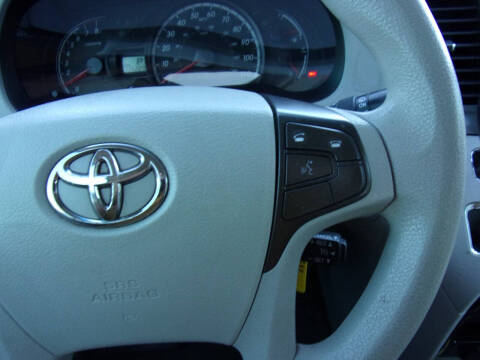 2012 Toyota Sienna LE 8-Passenger