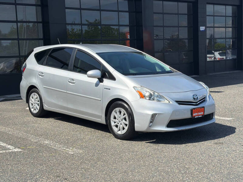 2014 Toyota Prius v Three