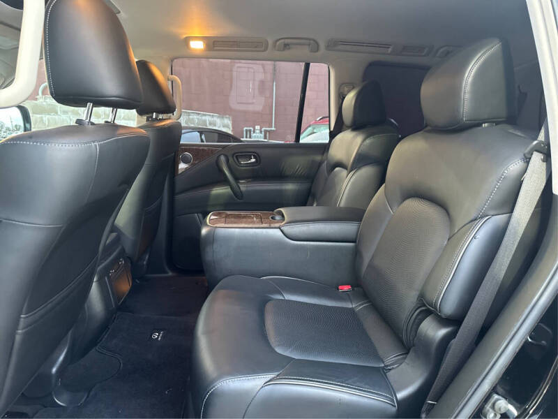 2017 INFINITI QX80 Base photo 11