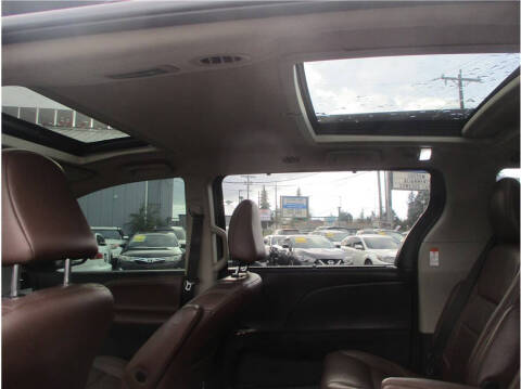 2015 Toyota Sienna Limited Premium 7-Passenger