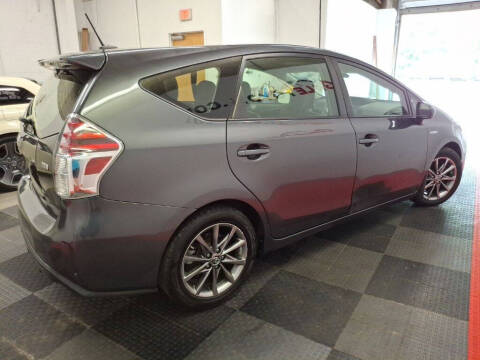 2017 Toyota Prius v Five