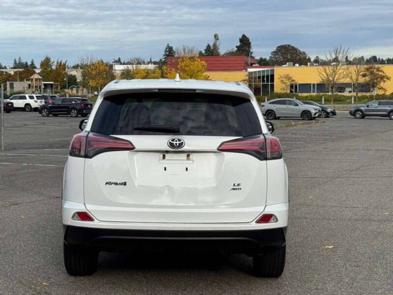 2018 Toyota RAV4 LE