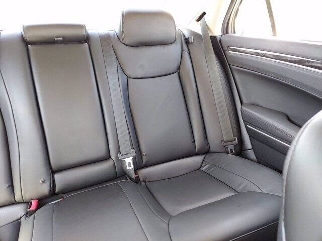 2017 Chrysler 300 Limited