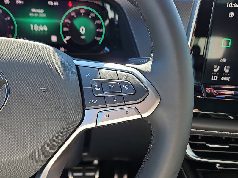 2026 Volkswagen Atlas Cross Sport SEL R-Line Black 4Motion