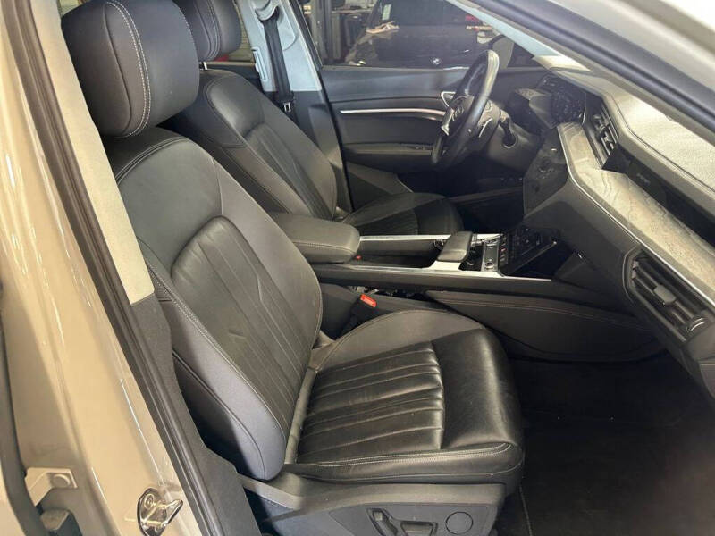 2021 Audi e-tron quattro Premium