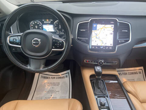 2016 Volvo XC90 T6 Momentum