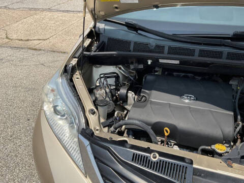 2011 Toyota Sienna LE 7-Passenger
