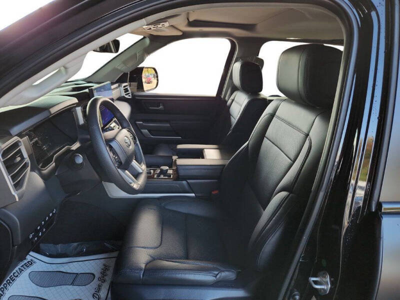 2024 Toyota Sequoia SR5