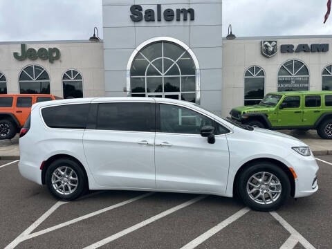 2026 Chrysler Pacifica Select