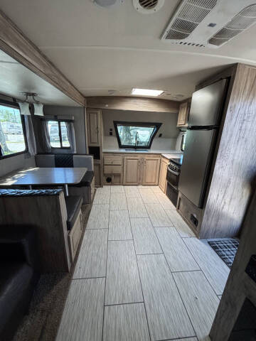 2020 Palomino Solaire 260FKBS