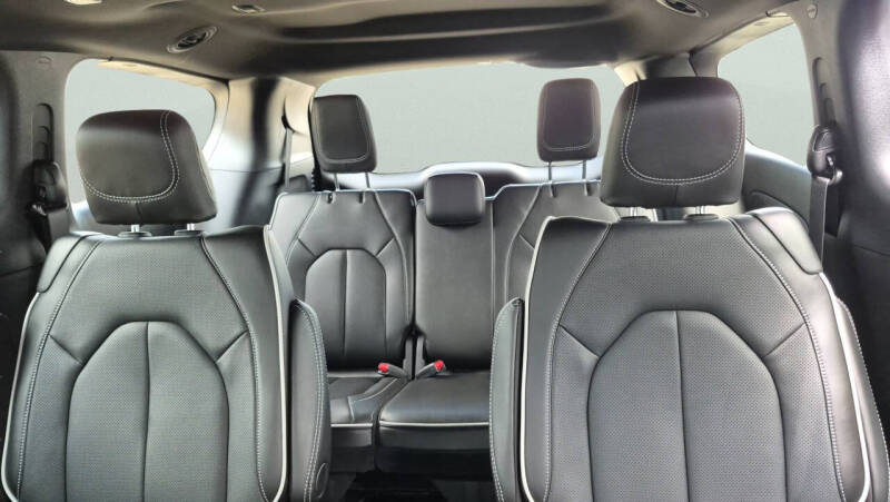 2027 Chrysler Pacifica Limited