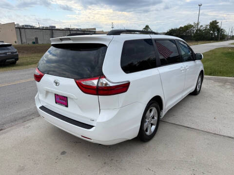 2017 Toyota Sienna LE 8-Passenger
