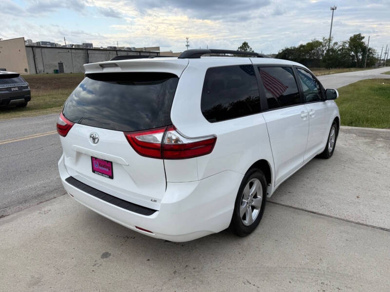 2017 Toyota Sienna LE 8-Passenger