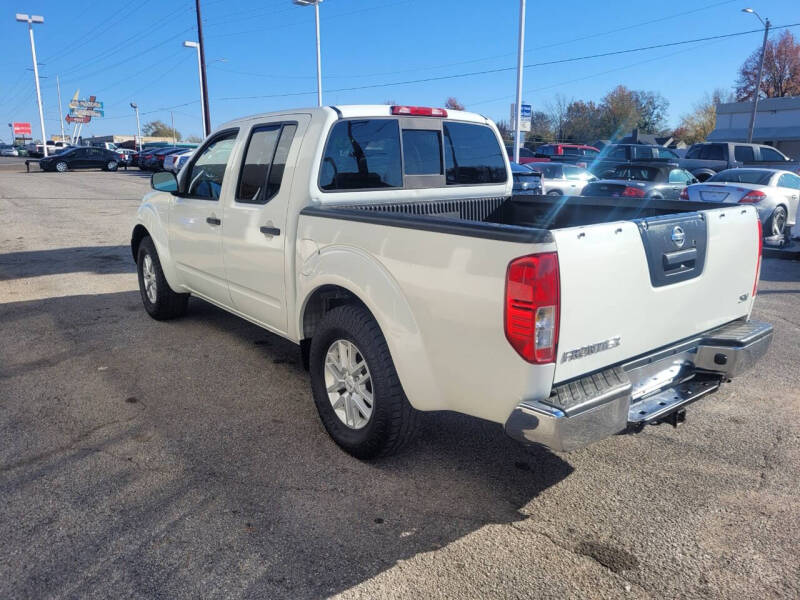 2016 Nissan Frontier SV photo 5