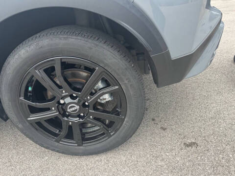 2023 Nissan Kicks SR