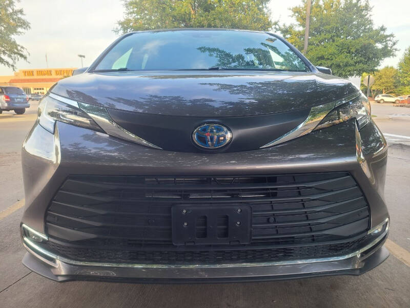 Used 2021 Toyota Sienna XLE with VIN 5TDYRKECXMS005278 for sale in Lewisville, TX