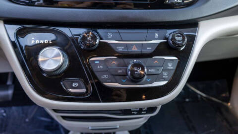 2017 Chrysler Pacifica Touring-L