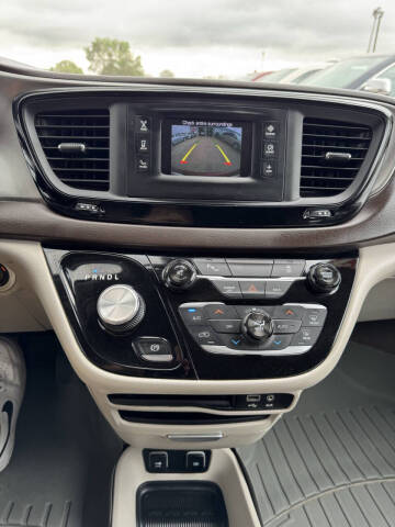 2017 Chrysler Pacifica Touring-L