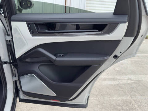 2024 Porsche Cayenne Turbo E-Hybrid Coupe