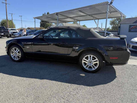 2005 Ford Mustang GT Deluxe