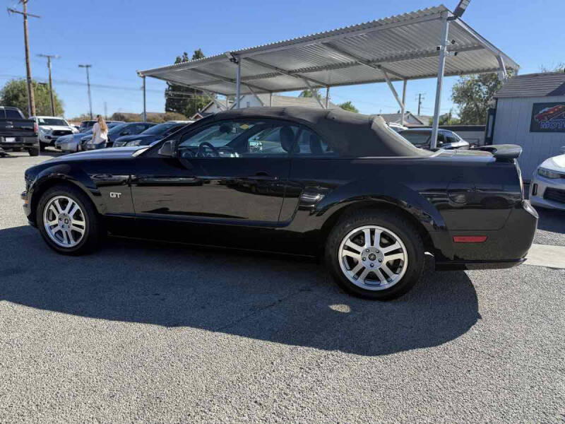 2005 Ford Mustang GT Deluxe