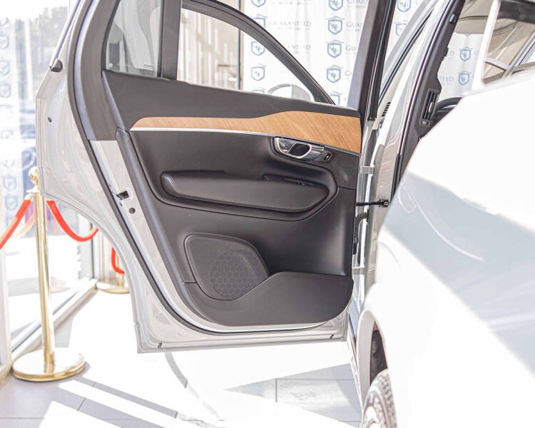 2025 Volvo XC90 B6 Plus Bright Theme 7P