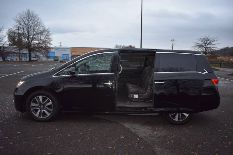 2016 Honda Odyssey Touring photo 14