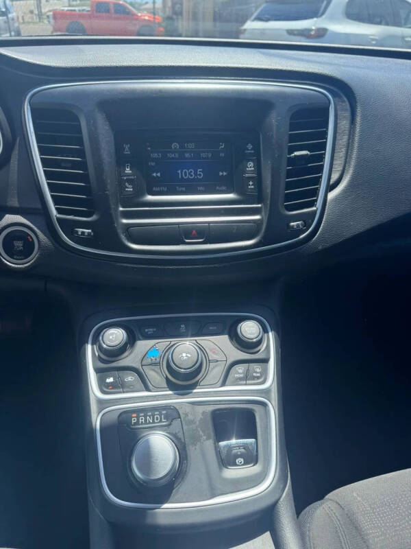 2016 Chrysler 200 Touring
