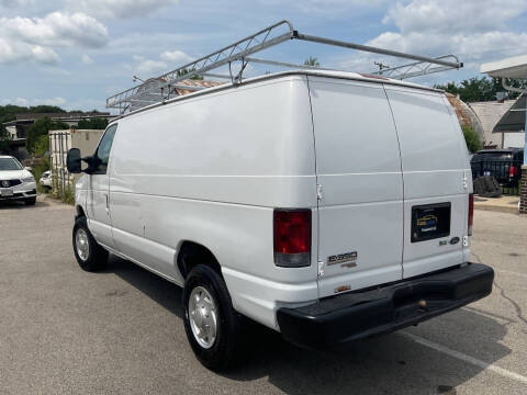 2011 Ford E-Series E-350 SD