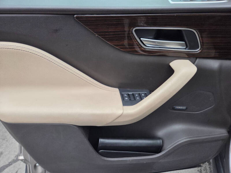 2017 Jaguar F-PACE 35t Prestige