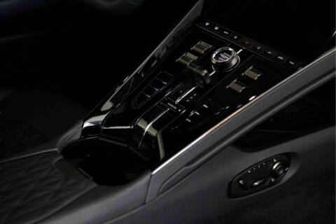 2025 Aston Martin DB12 V8