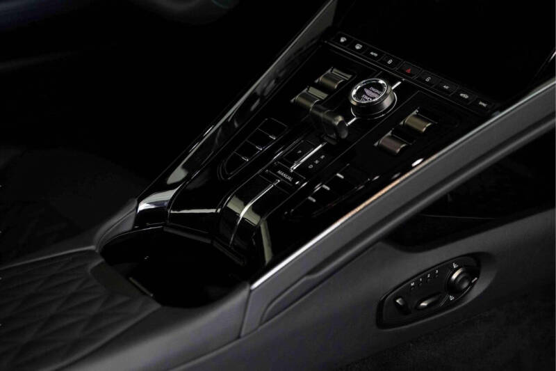 2025 Aston Martin DB12 V8