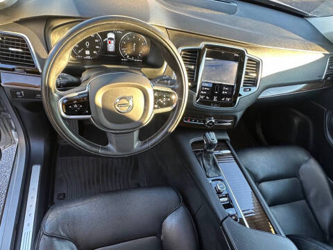 2016 Volvo XC90 T6 Momentum