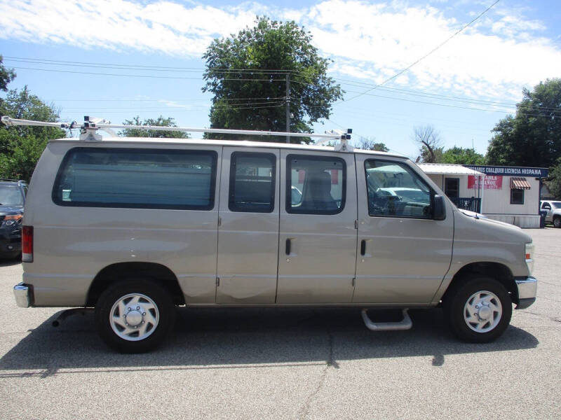 2011 Ford E-Series E-150 XLT