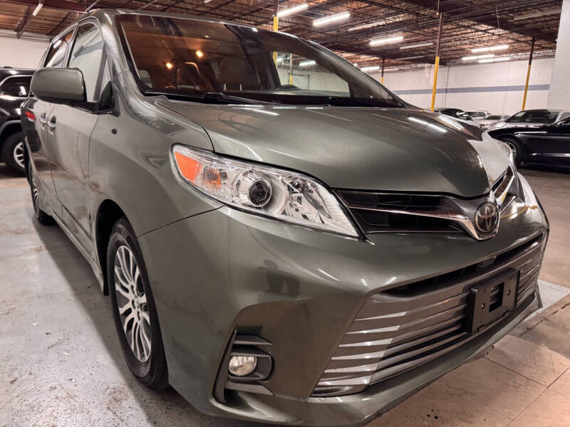 2020 Toyota Sienna XLE 8-Passenger