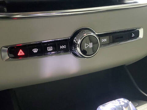 2025 Volvo XC90 B6 Ultra Bright Theme 6P