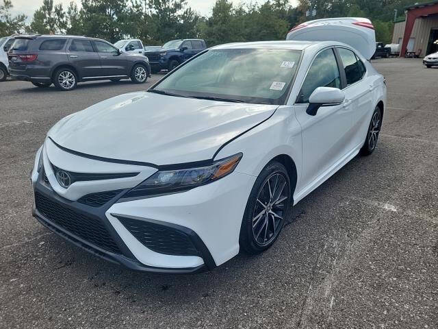 2024 Toyota Camry SE's photo