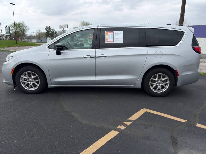 2024 Chrysler Pacifica Touring L