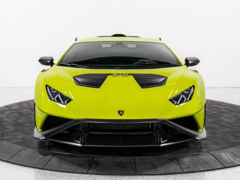2023 Lamborghini Huracan STO