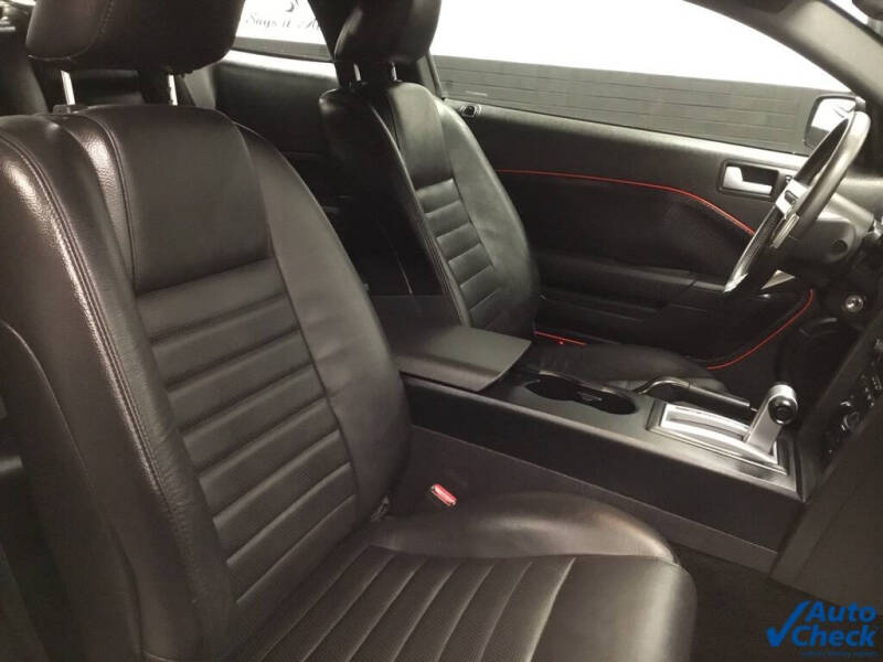 2005 Ford Mustang GT Deluxe