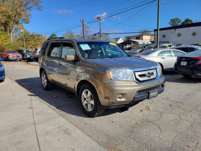 2011 Honda Pilot for sale at DAGO'S AUTO SALES LLC in Dalton, GA