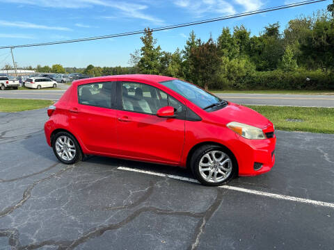2012 Toyota Yaris 5-Door LE