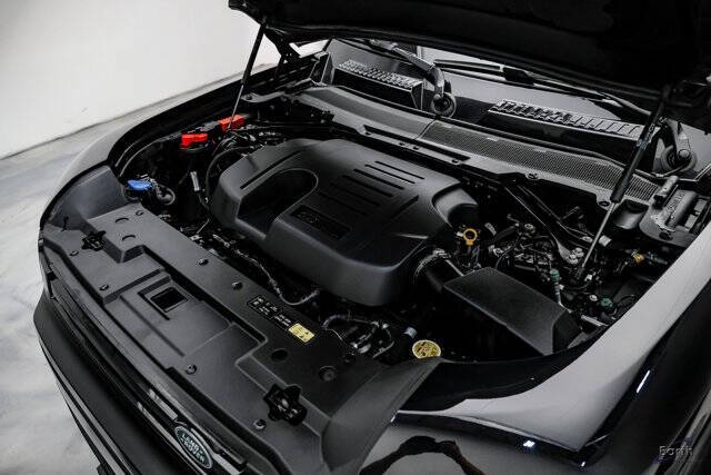 2024 Land Rover Defender 130 P400 X-Dynamic SE