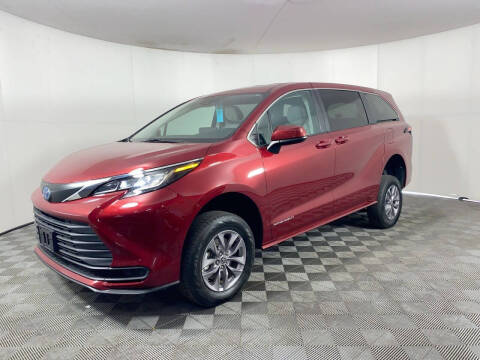 2023 Toyota Sienna LE 8-Passenger