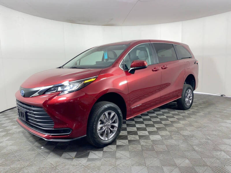 2023 Toyota Sienna LE 8-Passenger