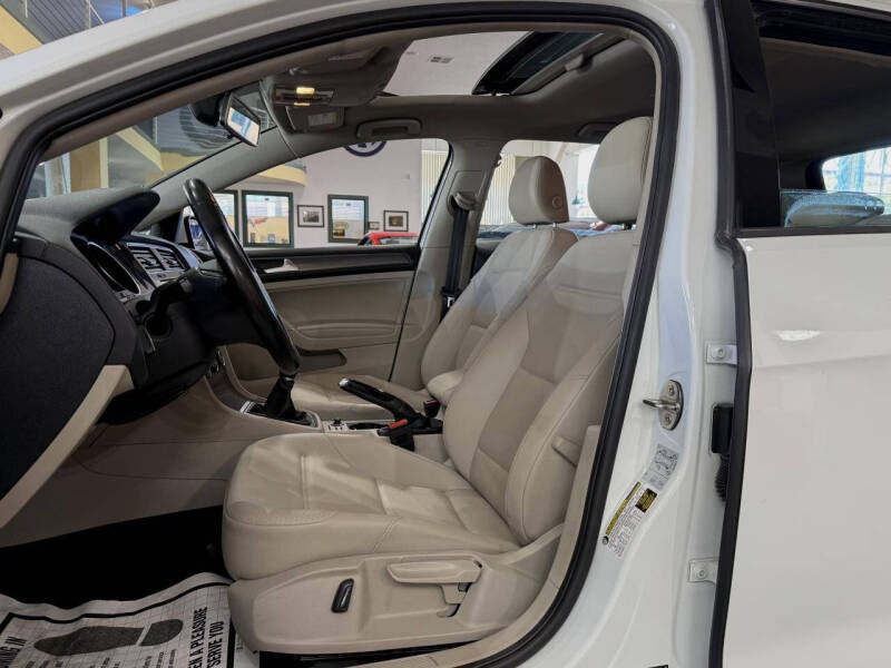 2018 Volkswagen Golf TSI SE